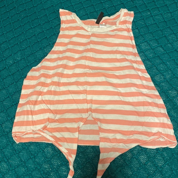 Bundle of three shirt. Between Medium and Large size fit . - Picture 2 of 4